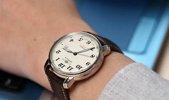 德国齐博林伯爵系列腕表 简而不凡