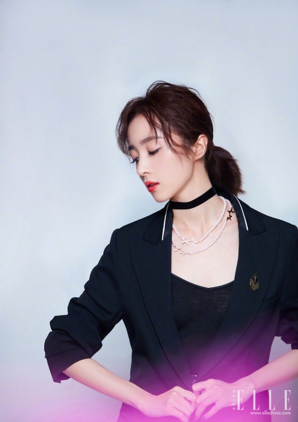 胡冰卿佩戴tasaki抽象之星系列珠宝助阵商业活动