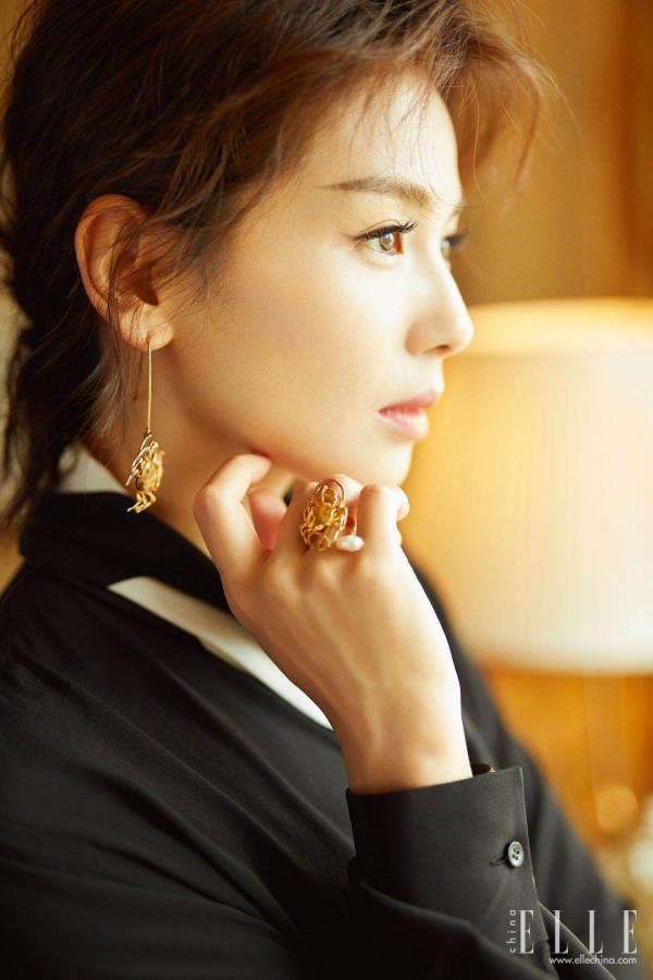 刘涛佩戴星座耳环现身某活动 灵动潇洒中不失