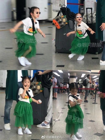 戚薇女儿长得太像她 连尬笑的弧度都一毛一样