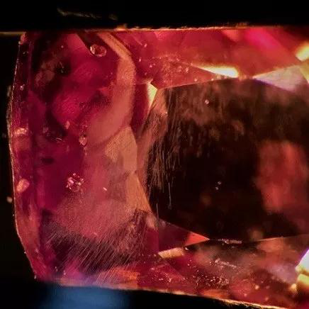 不同产地的红宝石 它们内部包裹体也不尽相同