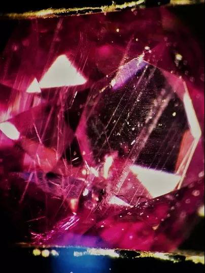 不同产地的红宝石 它们内部包裹体也不尽相同