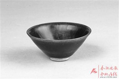 包拯及其家族的墓葬中出土的几件瓷器
