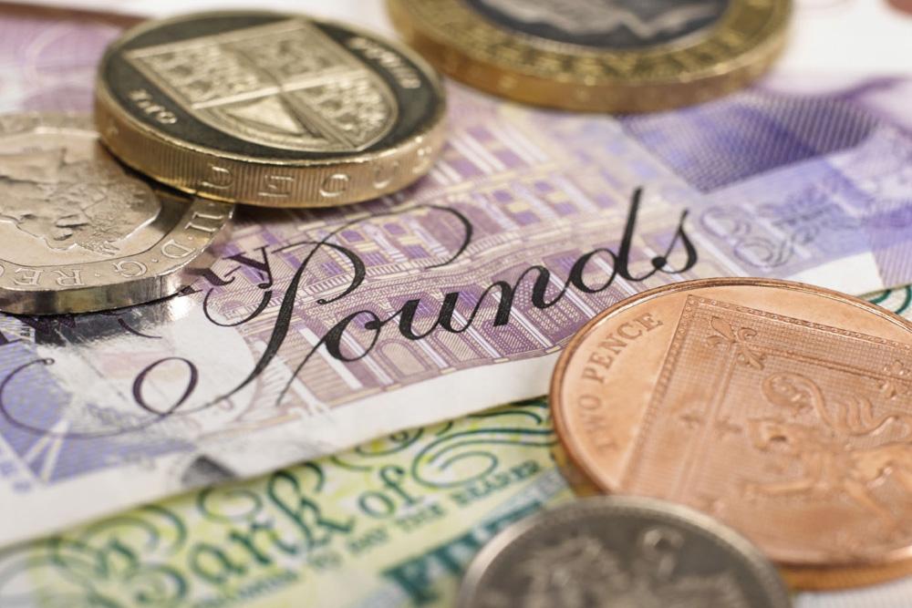 英国央行下月加息又生变数 英镑受挫下跌
