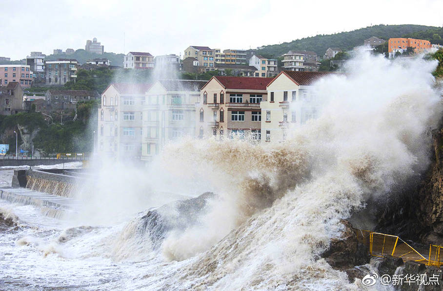 颱風登陸浙江畫面實拍 這個巨浪簡直了