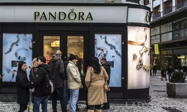 丹麦珠宝品牌Pandora下调中国市场价格 打击代购 提升消费者体验