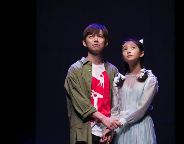 何炅多多话剧彩排 有种难以形容的感动