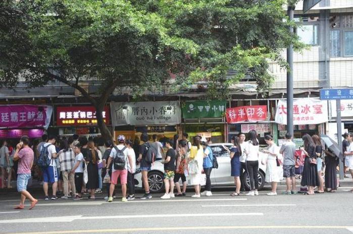 成都这街被抖音带火 网红店公司化连锁运营-第