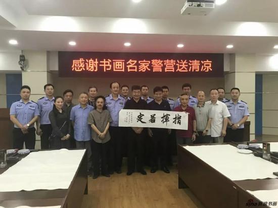 江苏省中国画学会艺术家为南京交警送清凉