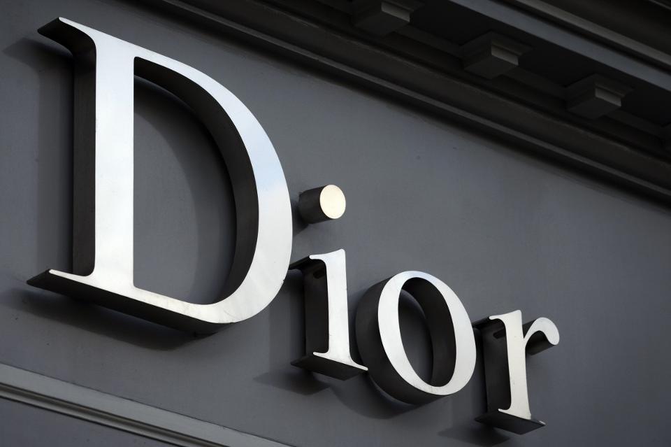 定价3.45万的Dior七夕限量手袋已售罄