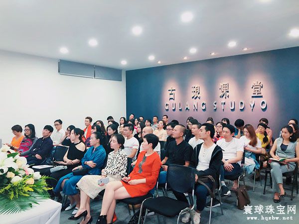 《珠宝与岁月--杰奎琳·肯尼迪·奥纳西斯的珠