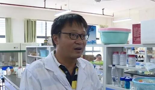 冒烟冰淇淋冻伤女孩! -196℃你被吓到了吗?