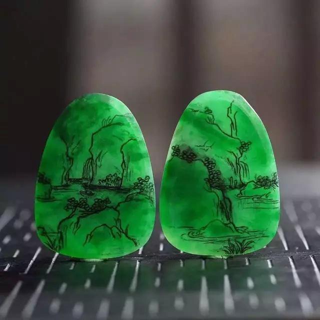 翡翠作品展现是一种艺术文化传承和弘扬 是一位玉雕师的匠人精神
