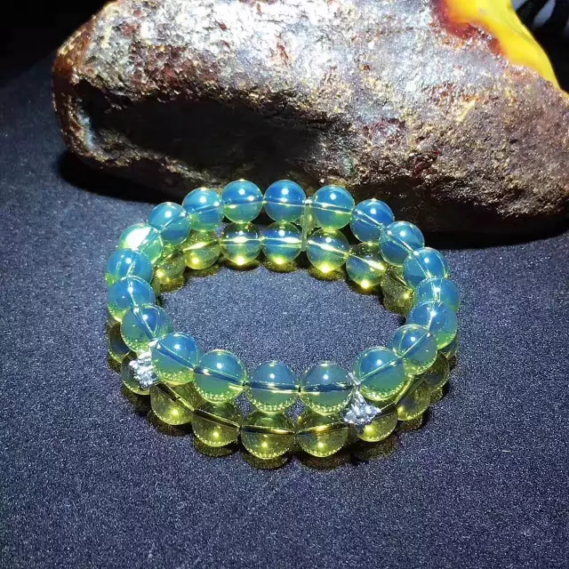 琥珀蜜蜡颜色众多 那这些缤纷的色彩是怎么形成的?