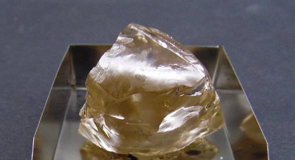 新发现！莱索托王国开采出一颗357ct浅棕色钻石原石