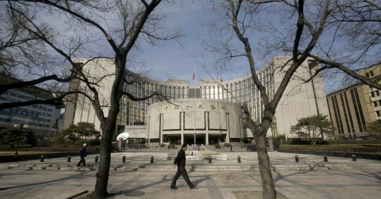 中国央行回应人民币急贬 将继续采取措施维稳