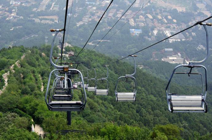 北京市发布大风蓝色预警 香山索道停止运营