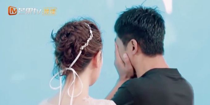 郭晓东水下求婚程莉莎:我不能发光但照样能做你的太阳