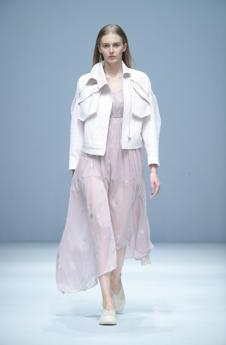 上手hely:用服装承载历史,用设计表达情怀