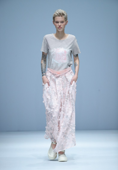 上手hely:用服装承载历史,用设计表达情怀