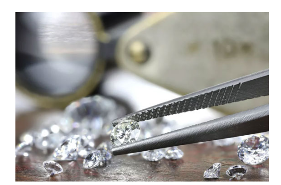 上海钻交所公布上半年钻石贸易总额为27.61亿美元