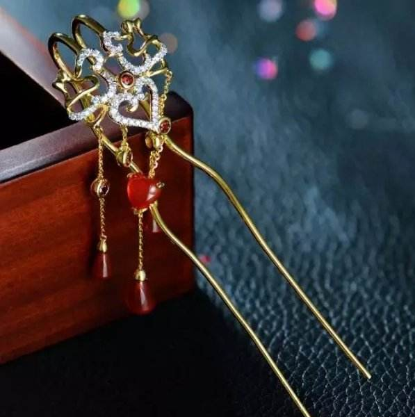 卓尔珠宝与CCTV一镇一品携手打造 国色天香