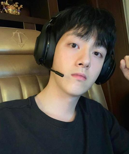 王思聪弟弟选秀 网友:比王思聪帅太多了!