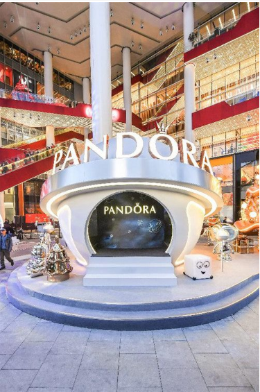 丹麦珠宝品牌PANDORA 全新太空圣诞系列：开启冬日奇幻之旅