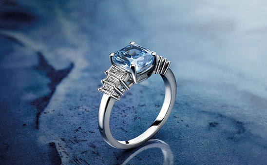 一枚宝格丽蓝钻戒指亮相佳士得纽约拍卖会 并以1831万美元高价成交