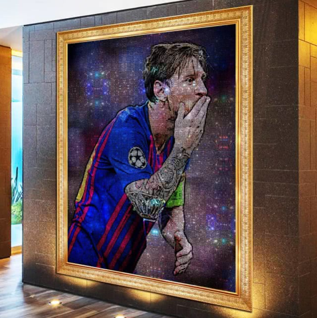 南美艺术家用15万颗施华洛世奇水晶为梅西作画