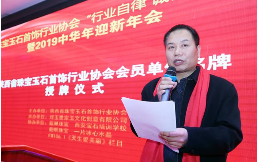 翡翠手镯:从历史到时尚的选择