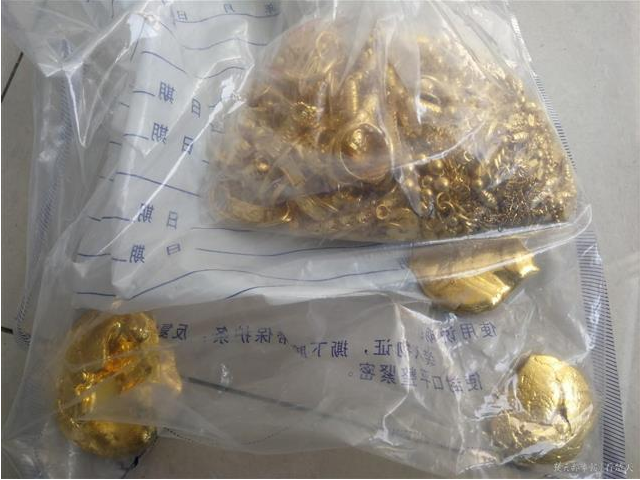 60万元黄金失窃案嫌疑人落网时在看法治节目