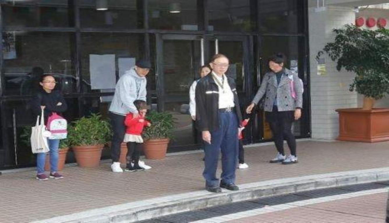 刘恺威接小糯米被拍 被问及杨幂一事全程没有