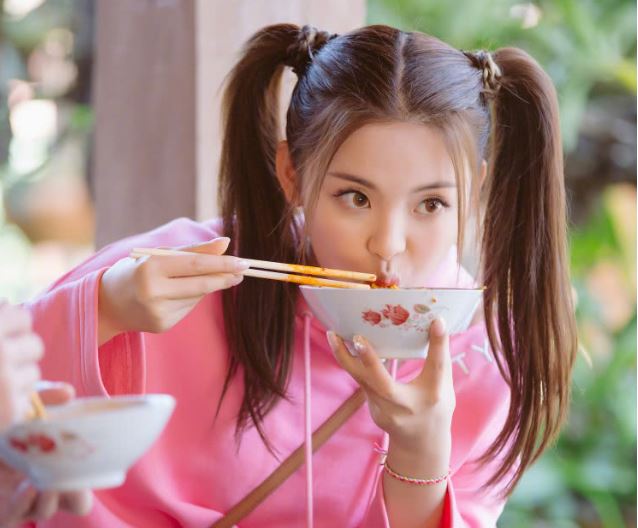 尚雯婕吐槽杨超越单曲:这是什么东西!