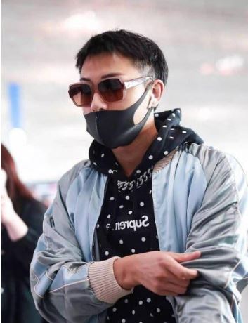 黄子韬胖了 机场现身大步流星像王思聪还是于正?
