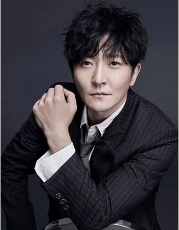 郭京飞庆祝苏明成洗白 晒帅照表示终于等到这