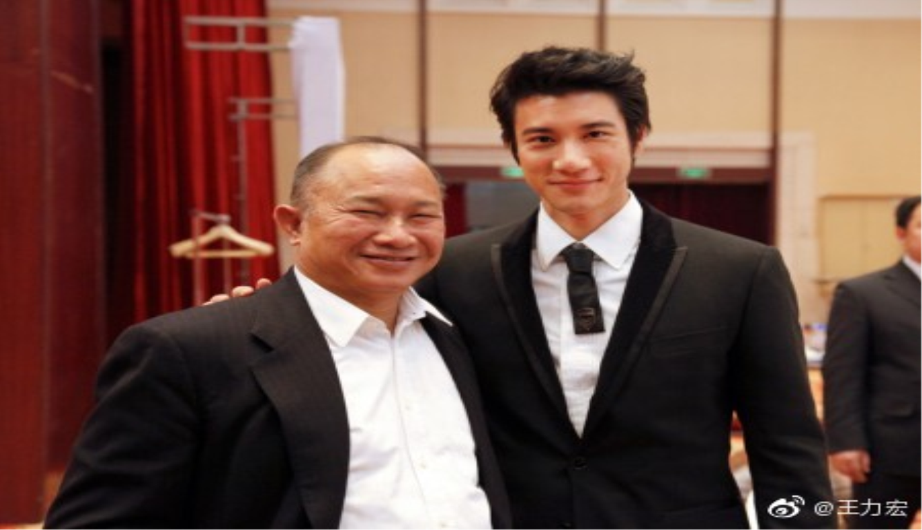 王力宏发文曝地震砸碎新导演奖杯 记忆也碎了