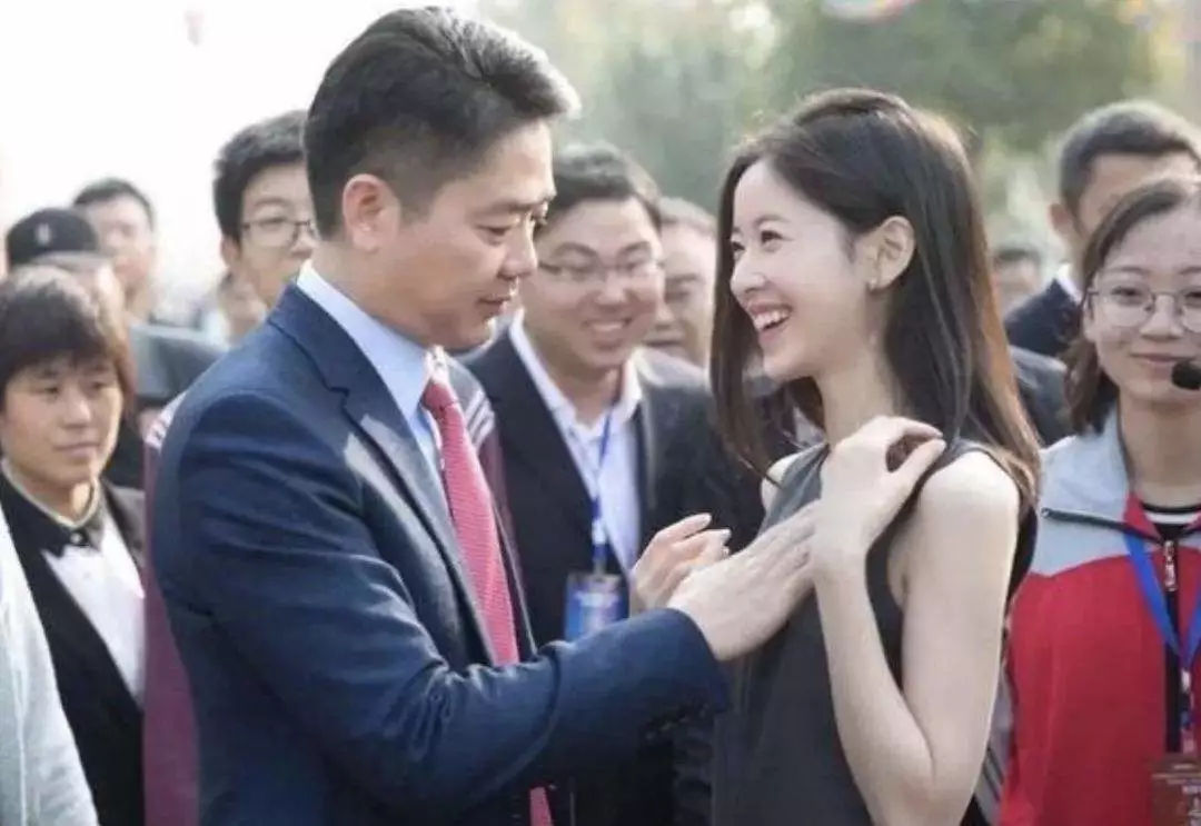 刘强东案件女方长什么样子(刘强东案件女方长什么样子 视频)