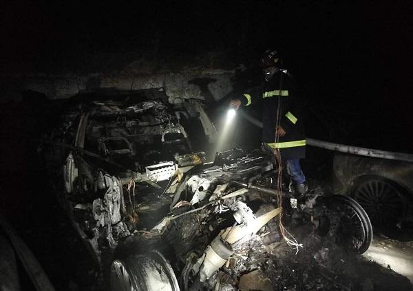 特斯拉自燃为什么拒赔(为什么特斯拉容易自燃)