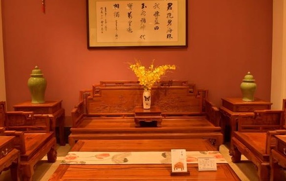 如何将红木家具融入现代家居