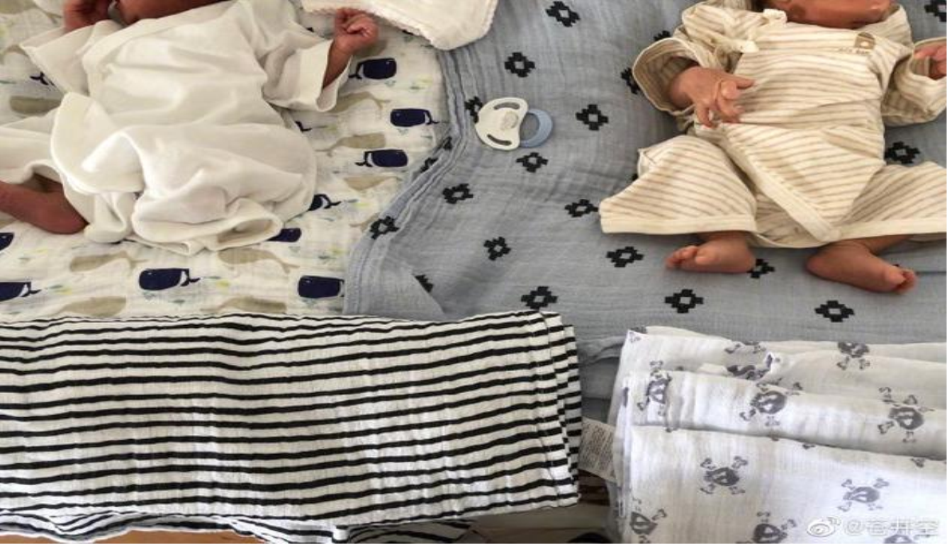 苍井空抱娃分享近况:现在努力照顾孩子