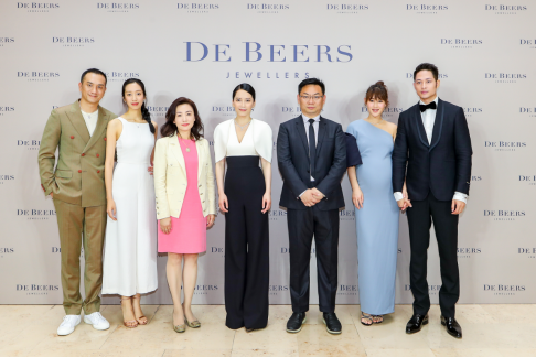 戴比尔斯“爱无限”南京婚嫁珠宝展启动