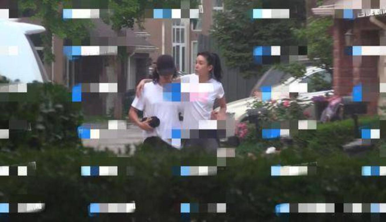 张蓝心新恋情 与《喜欢你》导演牵手遛狗