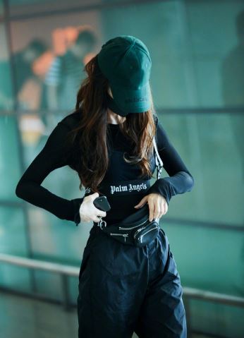 服装 街拍 明星街拍 正文 相关推荐 作为欧美明星街拍中数一数二的