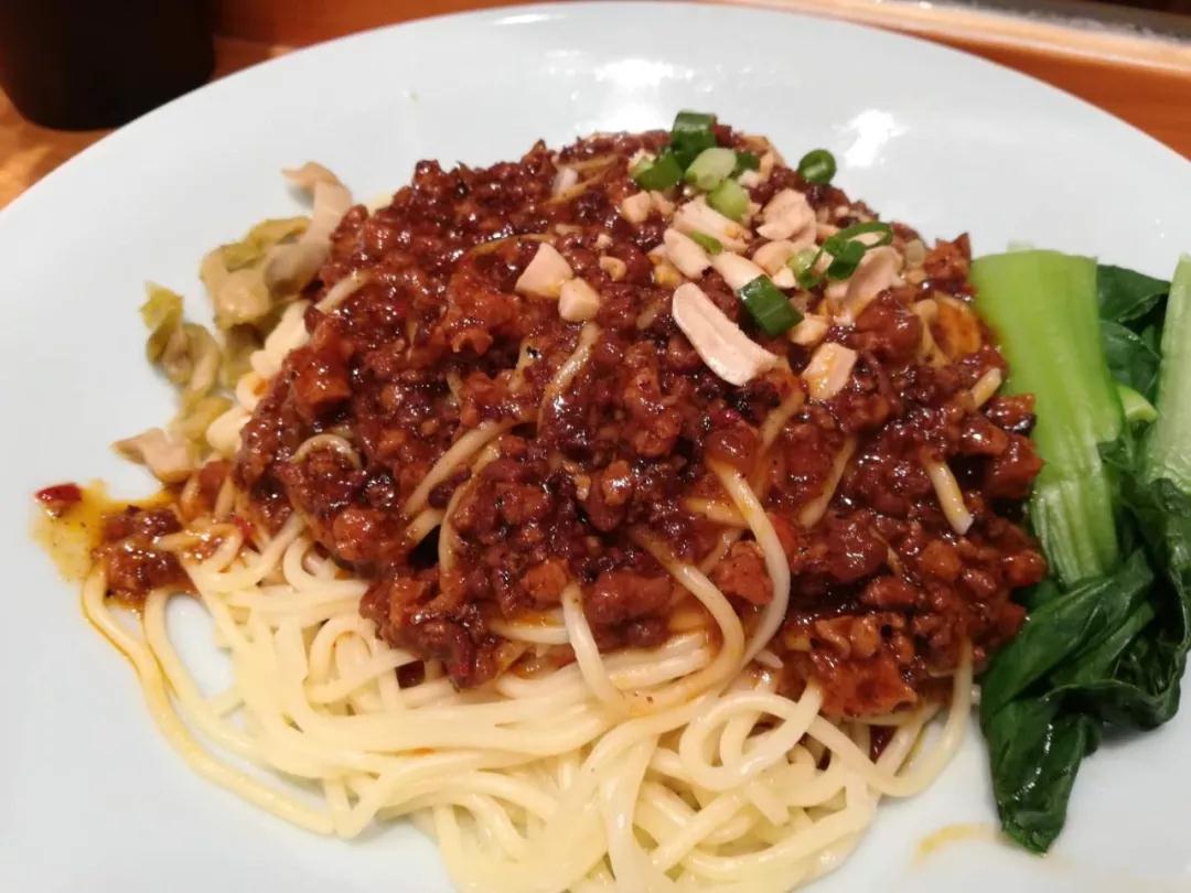 一家肉酱面店 为什么开在哪里都那么火?