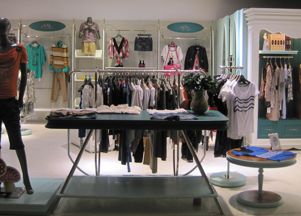 经营服装加盟店 营业员的这些素质很重要!