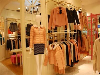 经营服装加盟店 营业员的这些素质很重要!