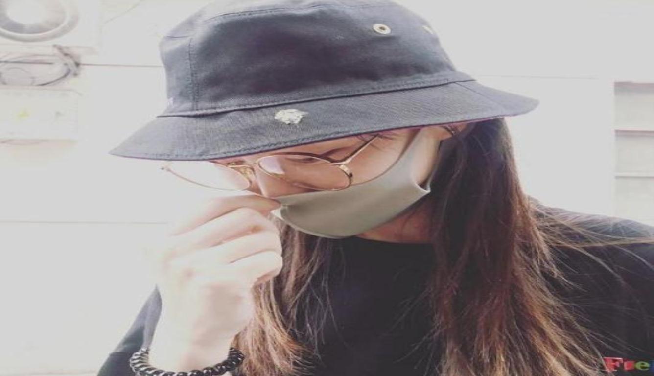 唐嫣被鸟屎砸中 好在戴了帽子避免直接接触