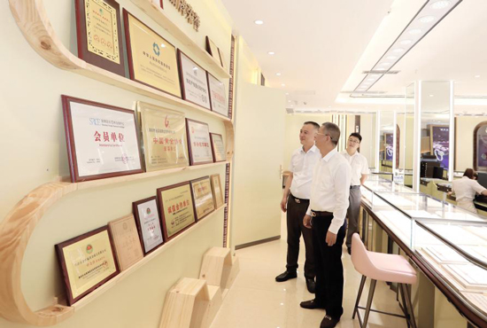 深圳市黄金珠宝首饰行业协会黄志勇先生会长 莅临参观金至福总部