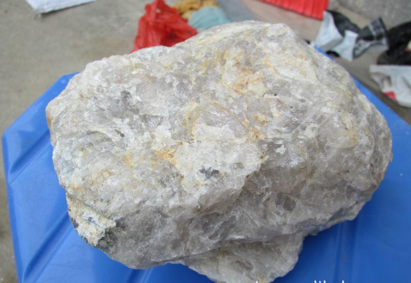 基本面偏强支撑铁矿石期价再涨 警惕后市回落风险